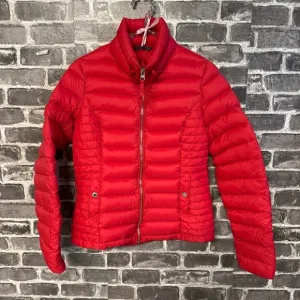Abercrombie &amp; Fitch puffer coat down series red