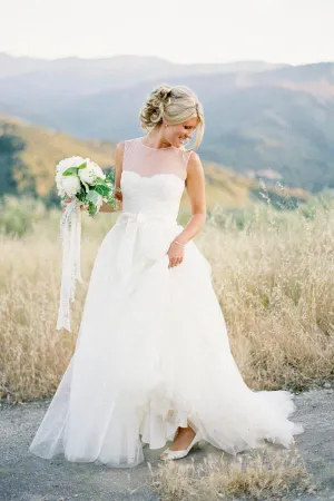 Anneprom A-Line Illusion Tulle Vintage Outdoor Ivory Wedding Dress APW0114