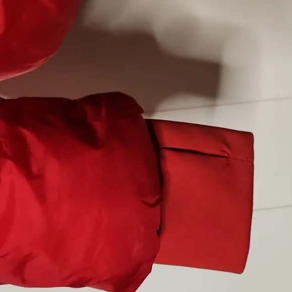 BCBG Woman's red premium performance puffer coat. Outerwear winter