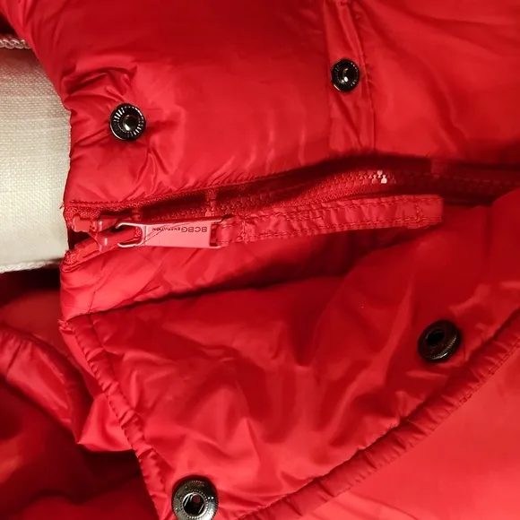 BCBG Woman's red premium performance puffer coat. Outerwear winter