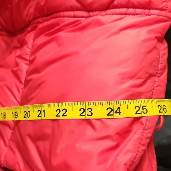 BCBG Woman's red premium performance puffer coat. Outerwear winter
