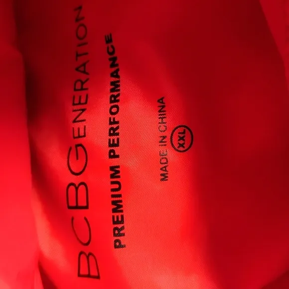 BCBG Woman's red premium performance puffer coat. Outerwear winter