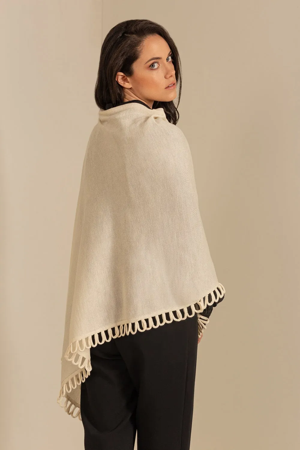 Bruma Poncho Alpaca 16 Color Ecru