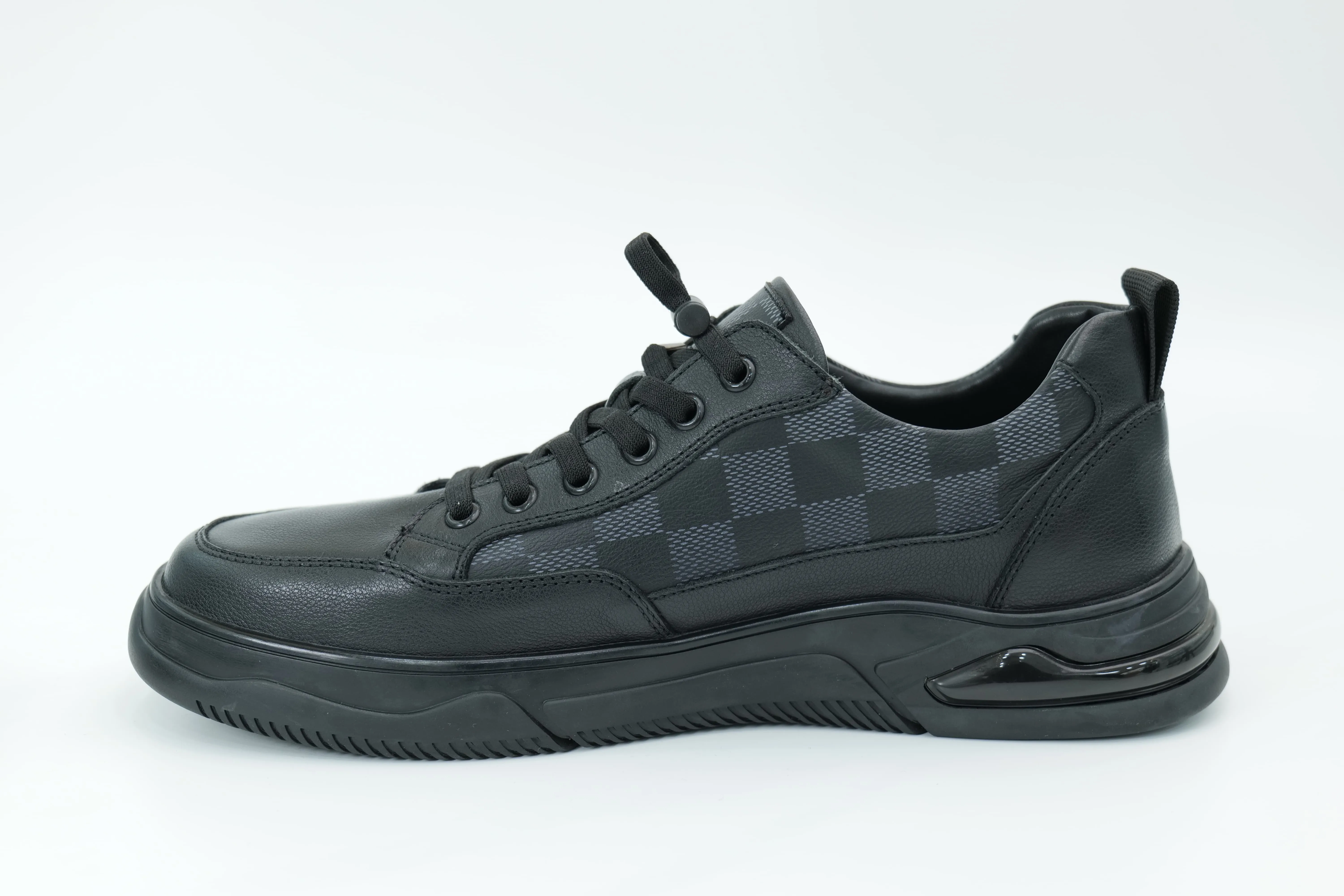 Casual sneakers