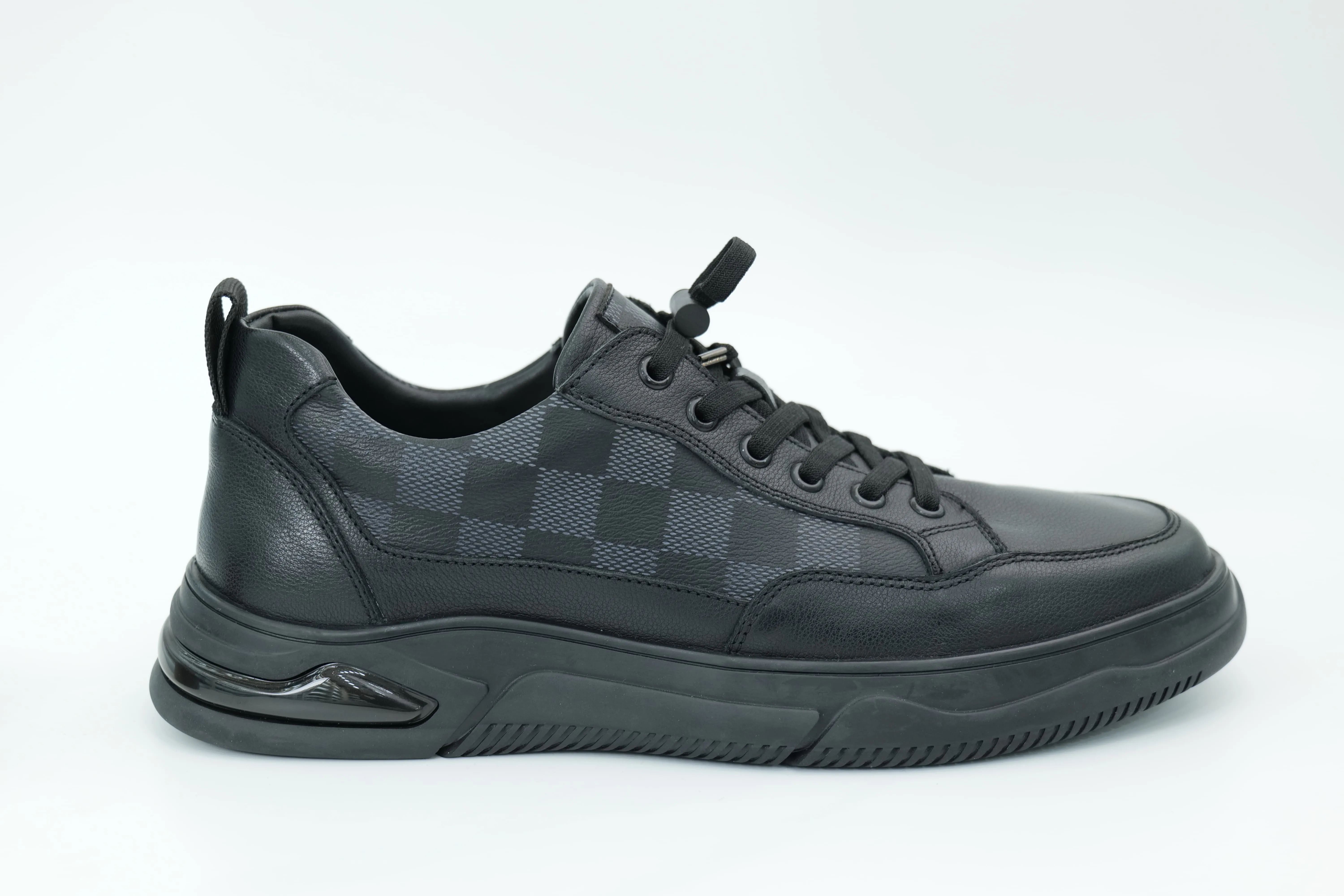 Casual sneakers