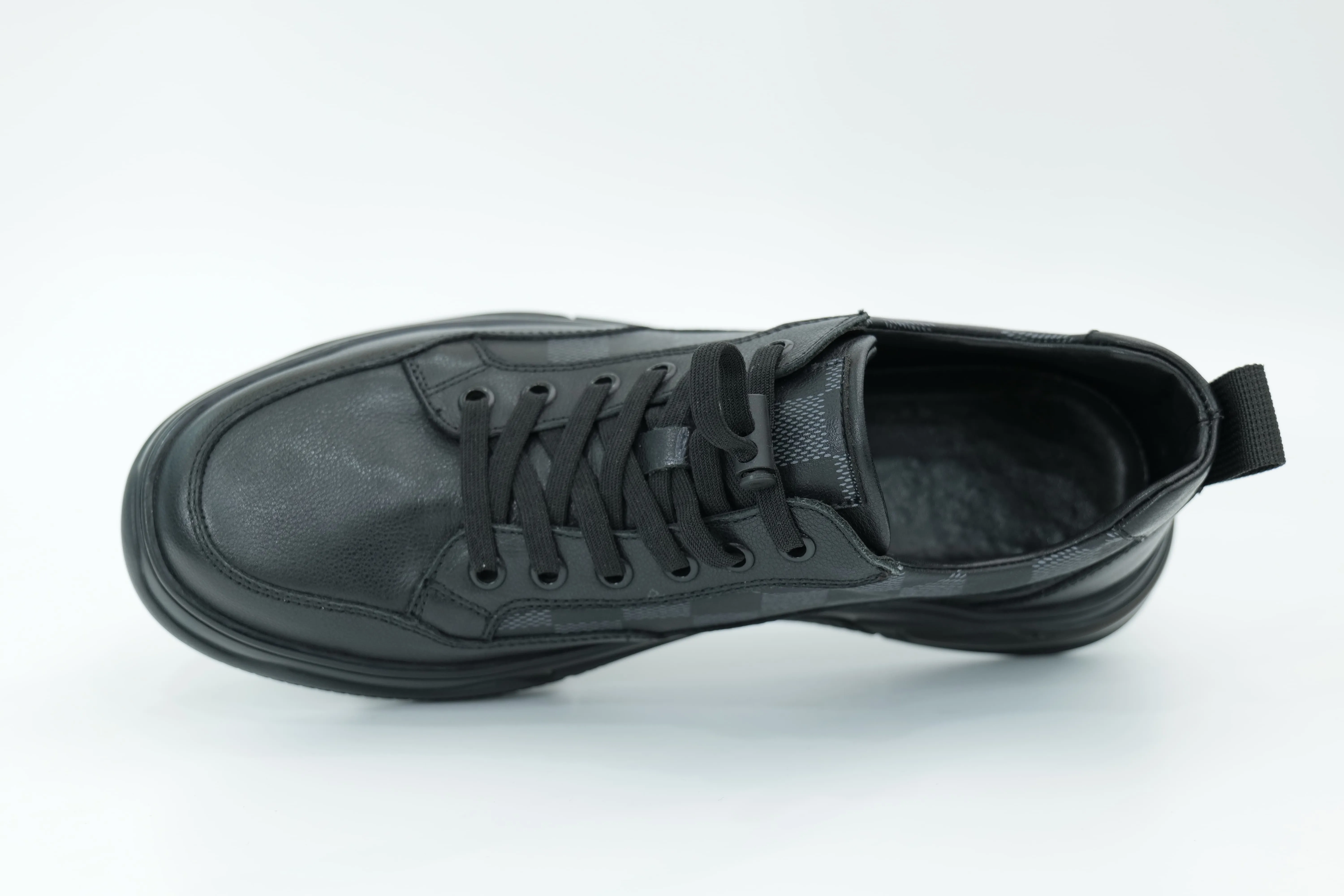 Casual sneakers