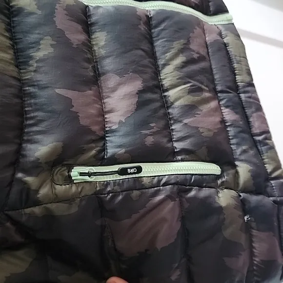 Cirq down winter puffer coat in camoflauge print size XL