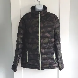 Cirq down winter puffer coat in camoflauge print size XL