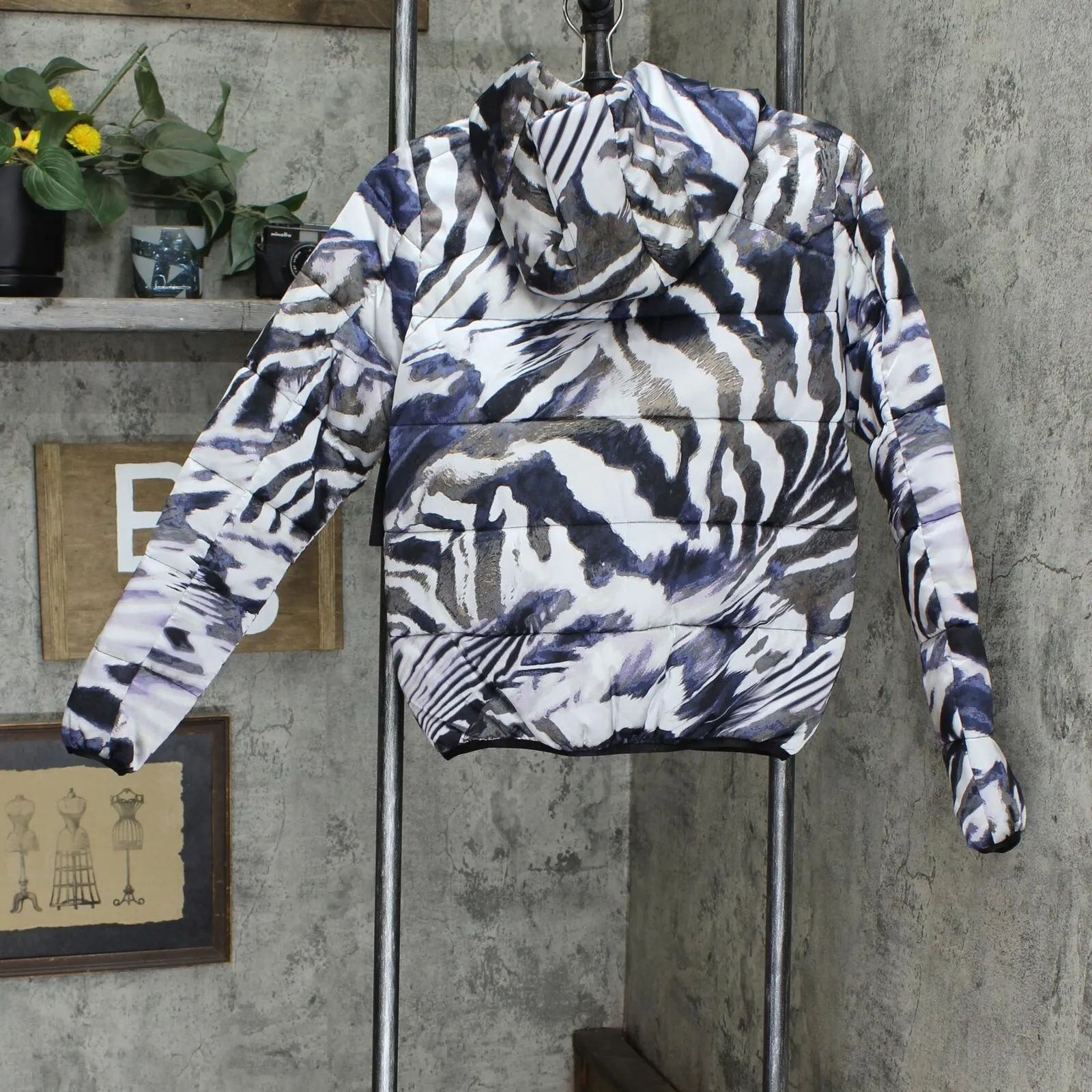 Coldesina Womens Printed Puffer Jacket with Zip Pockets Silver Tiger Gray XS