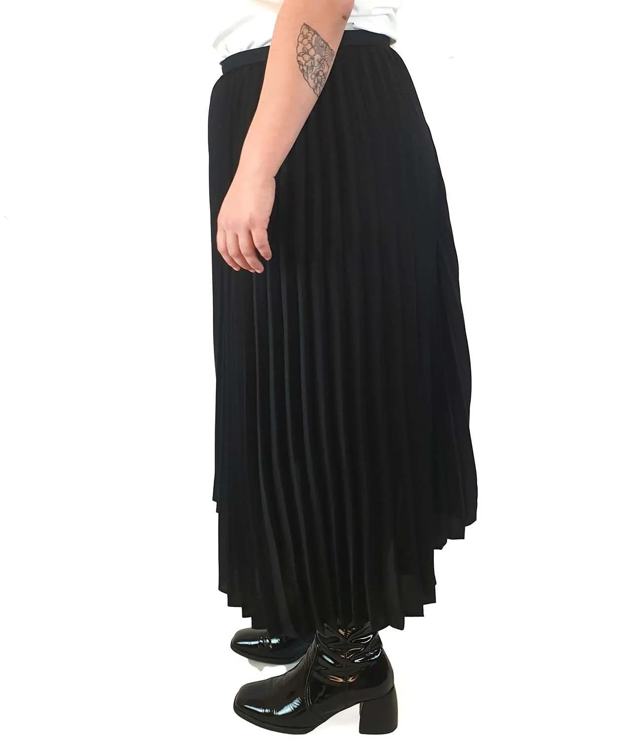 Elk black pleated mid-calf skirt with hidden side zip size 16