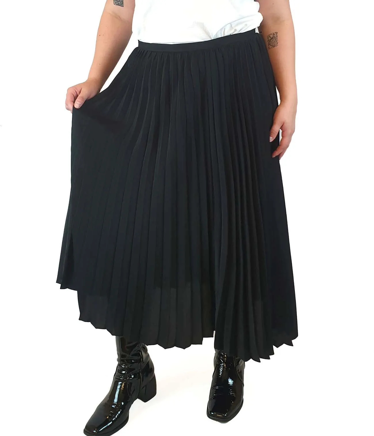 Elk black pleated mid-calf skirt with hidden side zip size 16