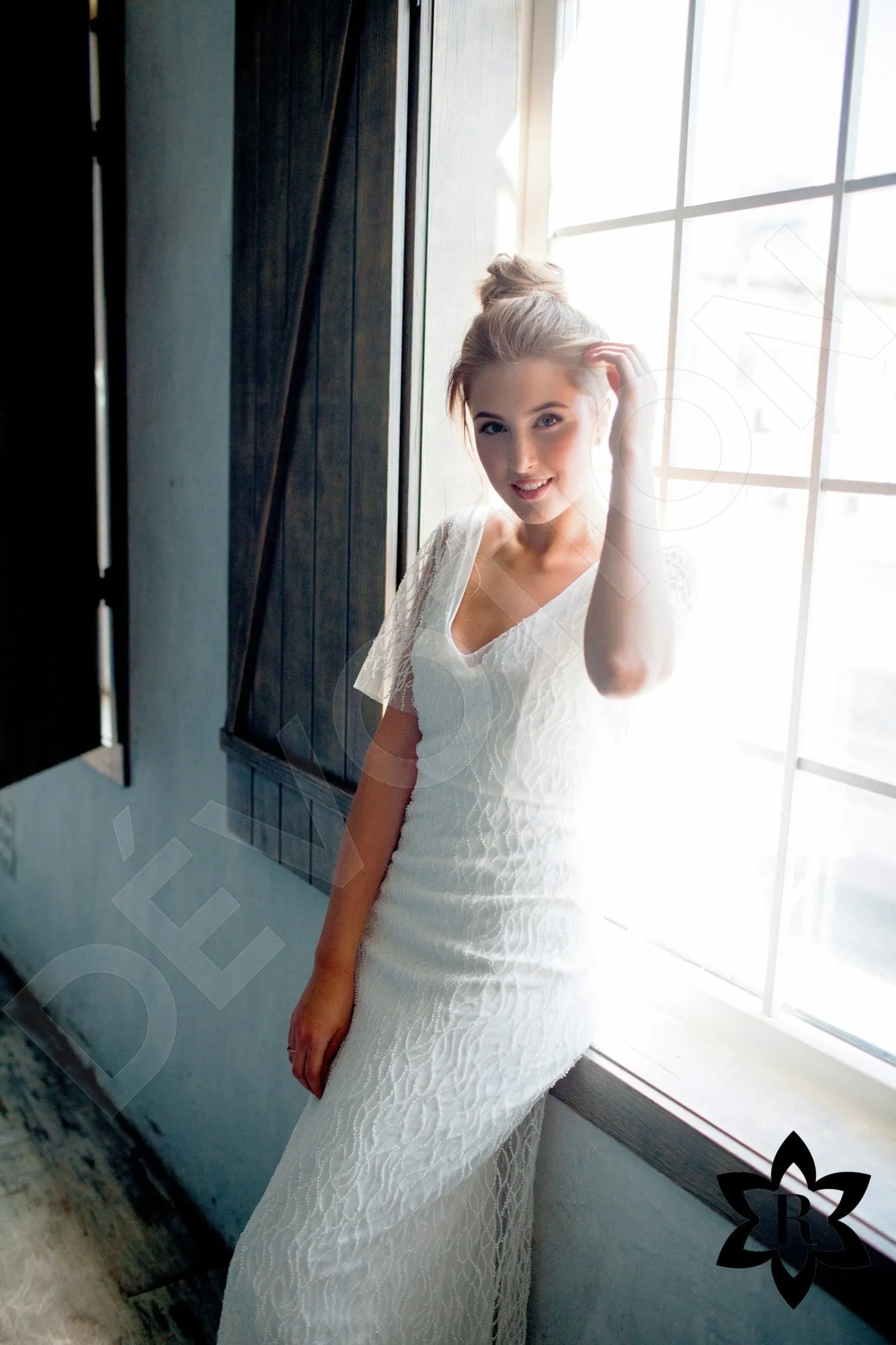 Hadariela Sheath/Column V-neck Ivory Wedding dress