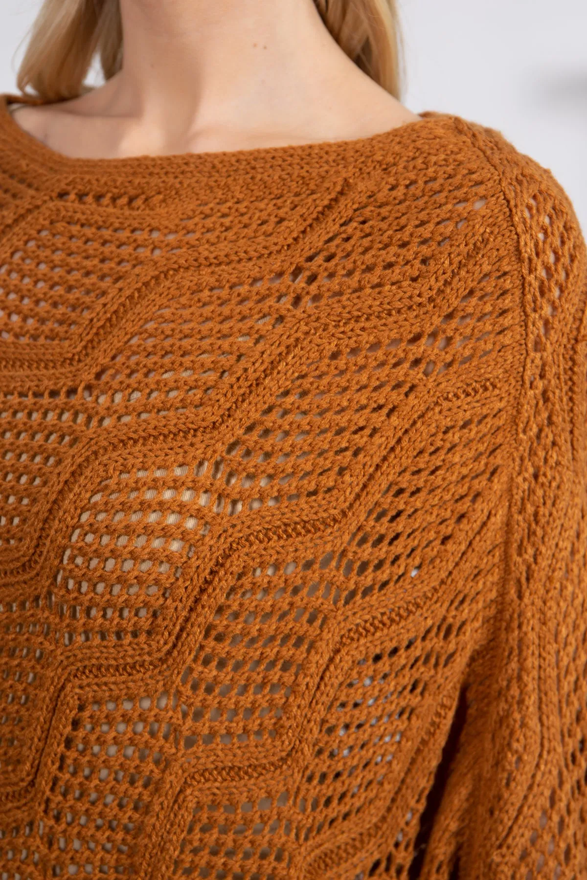 KNITTED NET WAVE PATTERN FRINGE TASSEL PONCHO