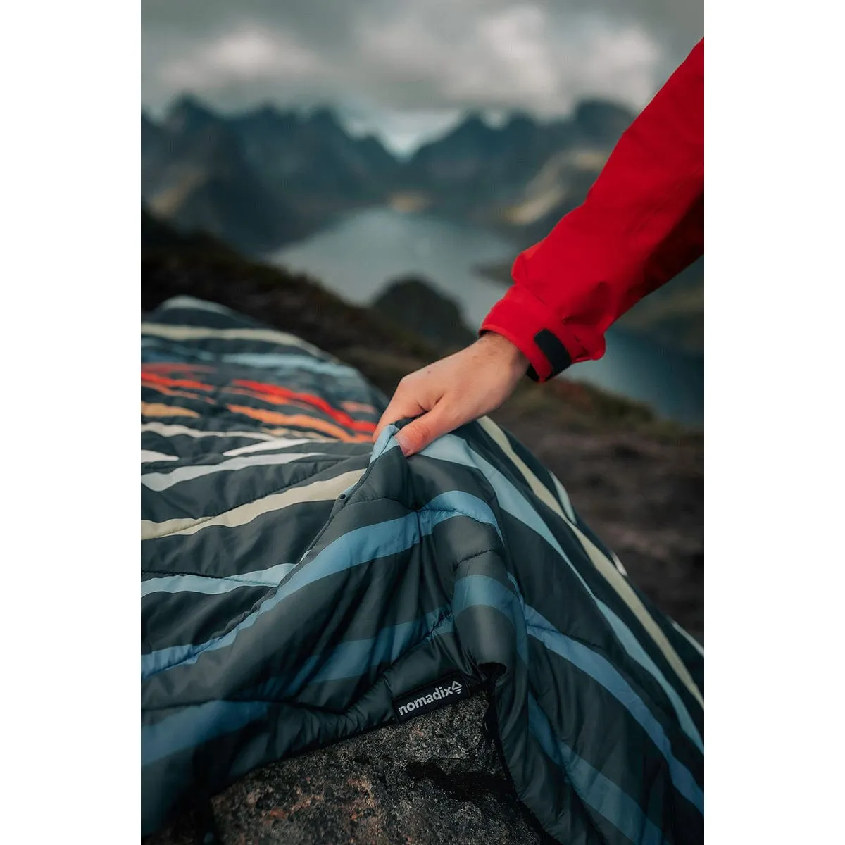 Nomadix Puffer Blanket