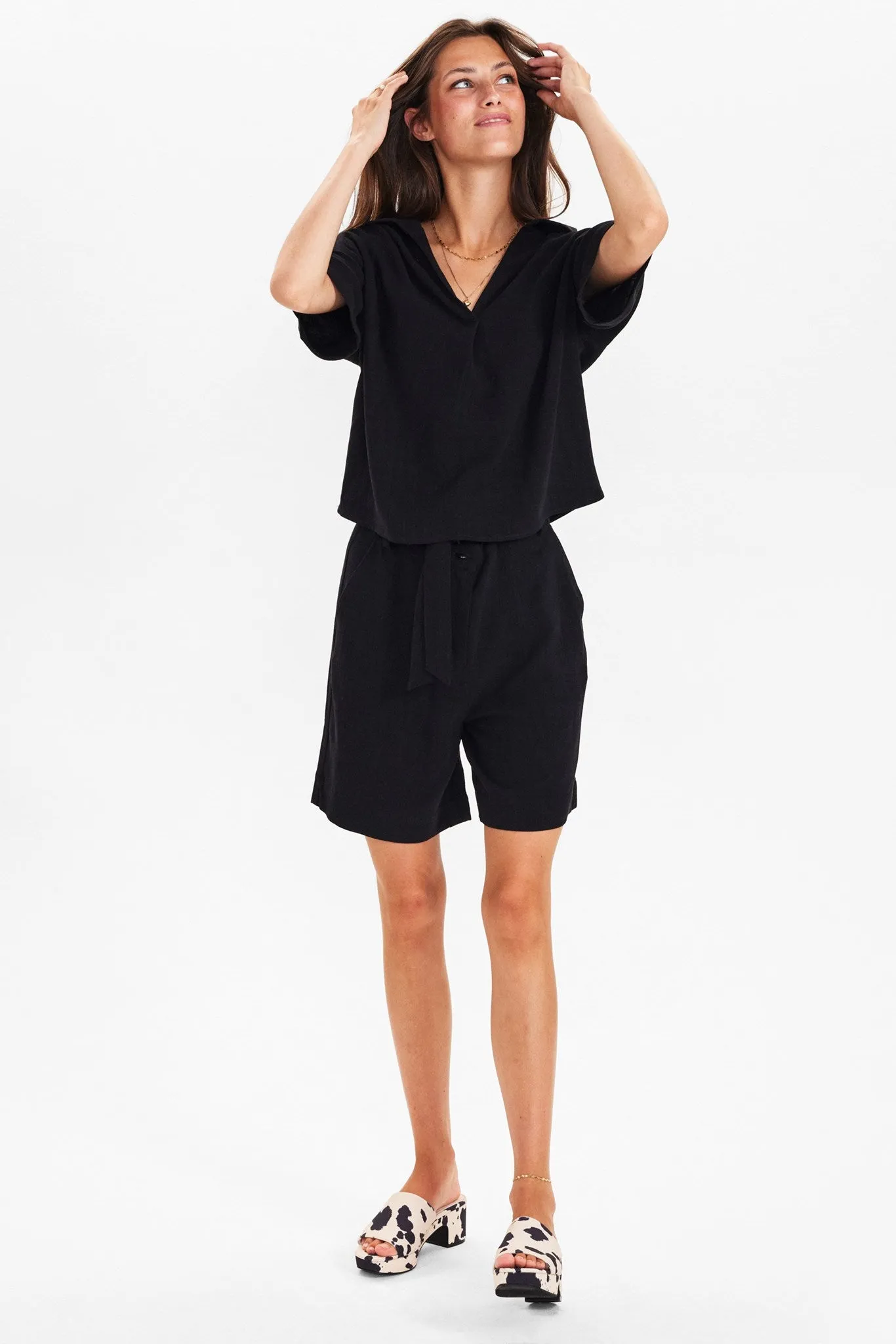 NUSASSIE S/S SHIRT - Caviar