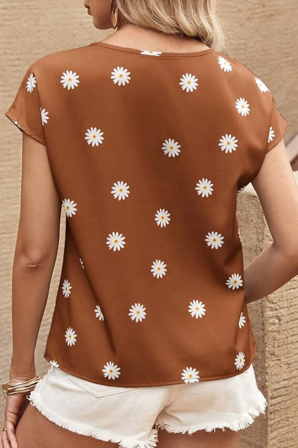 Saxton Daisy Printed Round Neck Short Sleeve Blouse