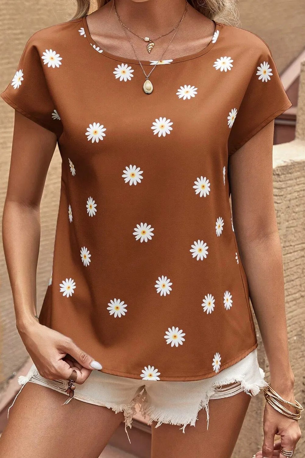 Saxton Daisy Printed Round Neck Short Sleeve Blouse