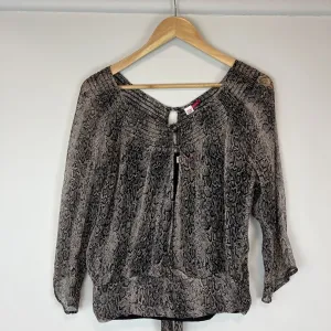 Table Eight Womens Silk sheer Top Size Medium