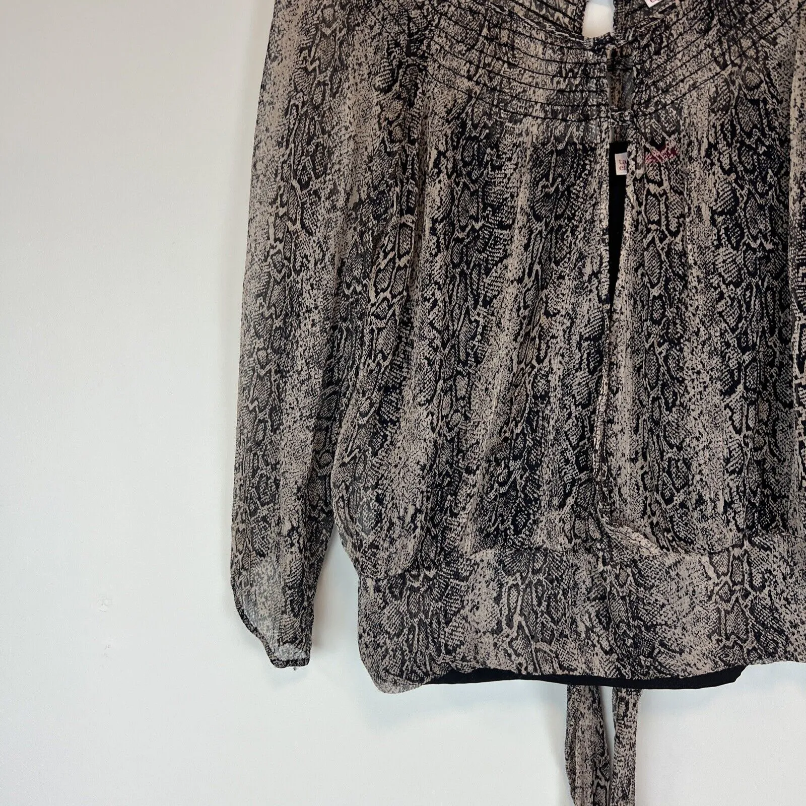 Table Eight Womens Silk sheer Top Size Medium