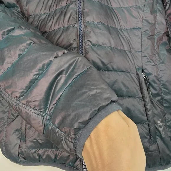Tumi Core Pax Nylon Puffer Jacket in Chameleon green 80% down 20% feathers
