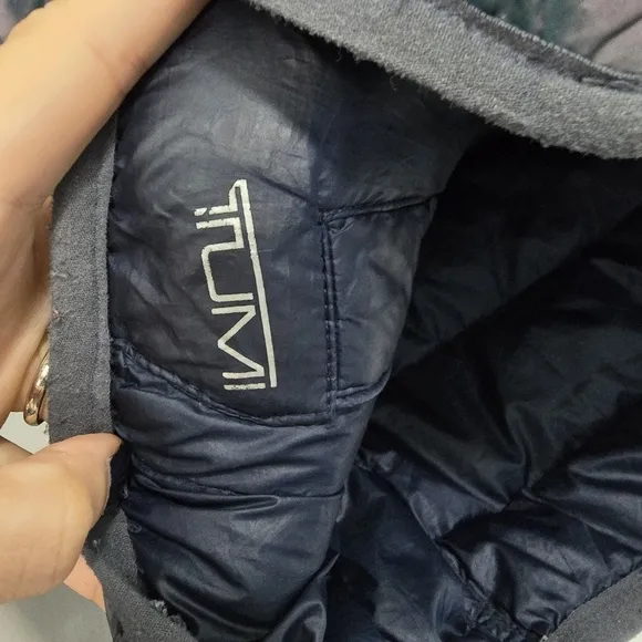 Tumi Core Pax Nylon Puffer Jacket in Chameleon green 80% down 20% feathers
