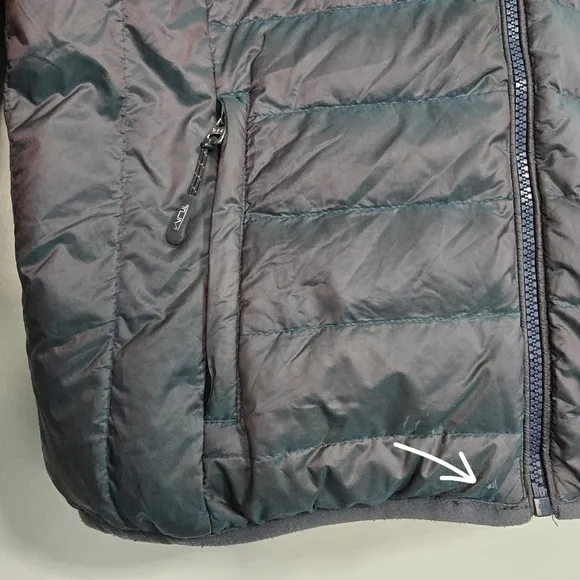 Tumi Core Pax Nylon Puffer Jacket in Chameleon green 80% down 20% feathers