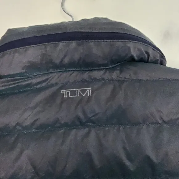 Tumi Core Pax Nylon Puffer Jacket in Chameleon green 80% down 20% feathers