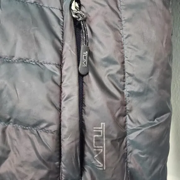 Tumi Core Pax Nylon Puffer Jacket in Chameleon green 80% down 20% feathers