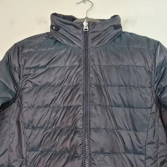 Tumi Core Pax Nylon Puffer Jacket in Chameleon green 80% down 20% feathers