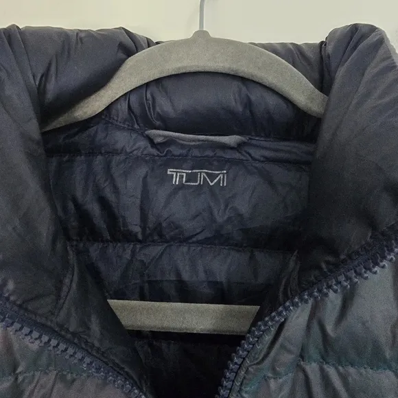 Tumi Core Pax Nylon Puffer Jacket in Chameleon green 80% down 20% feathers