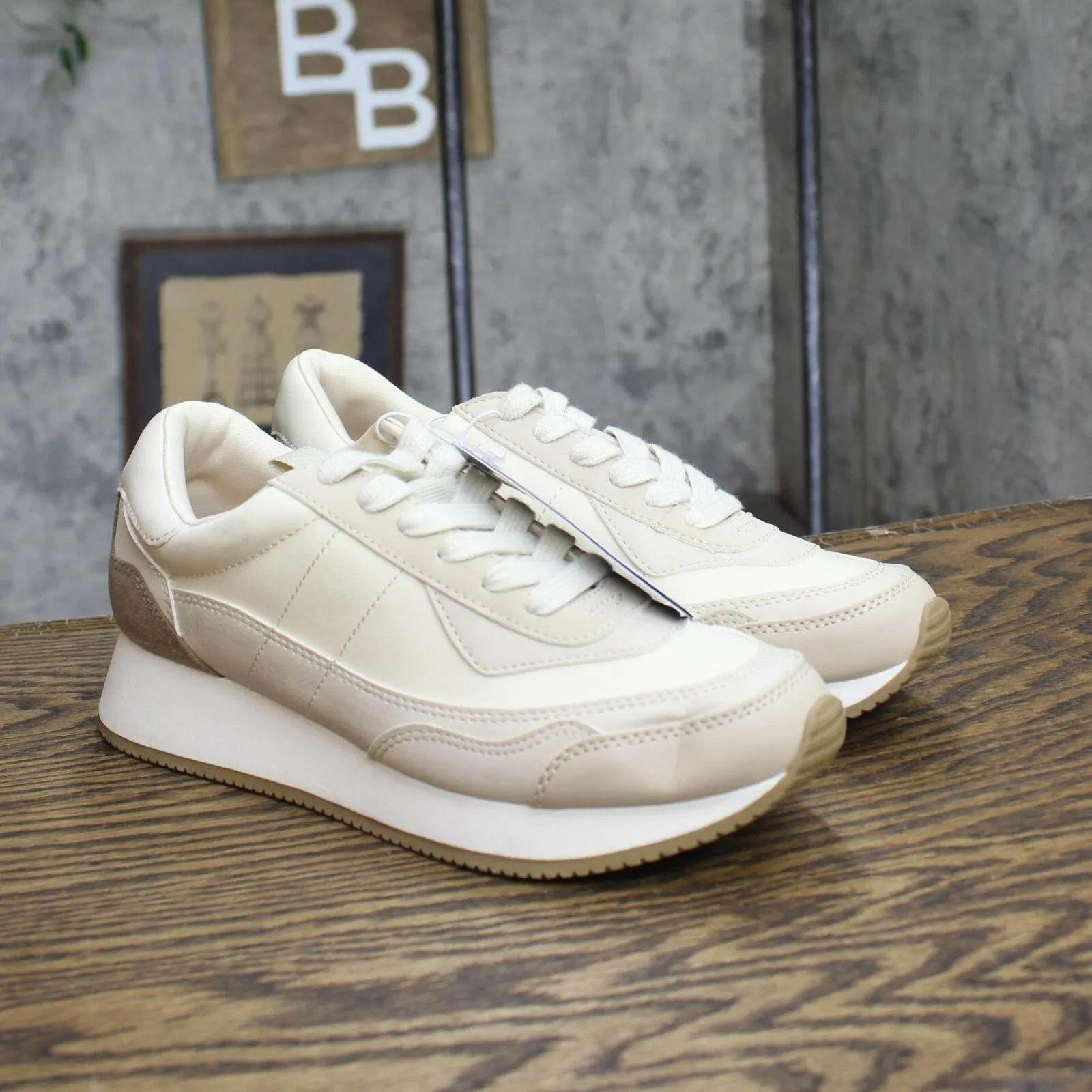 Universal Thread Courtney Sneakers Memory Foam Insole Light Beige Brown 6.5M
