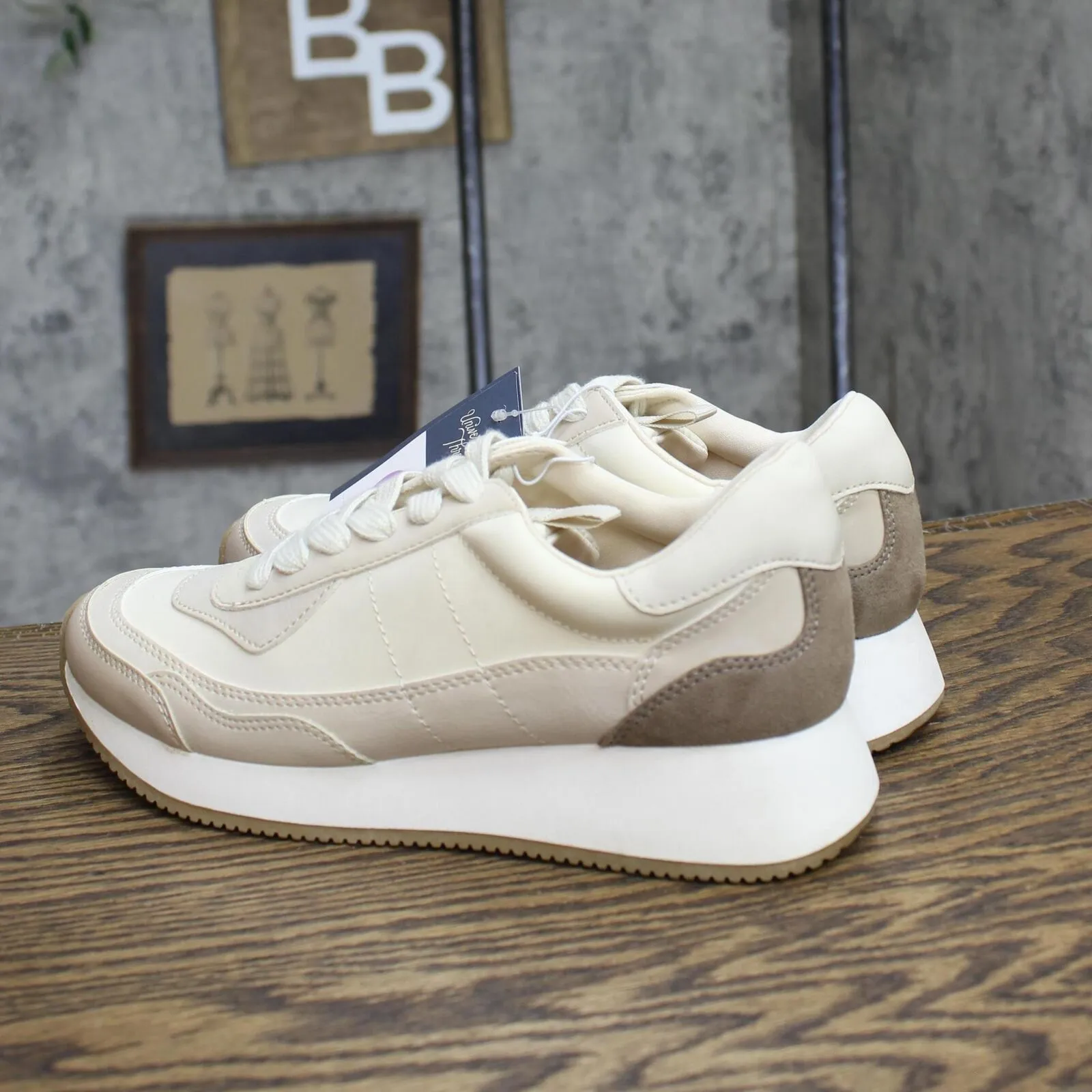 Universal Thread Courtney Sneakers Memory Foam Insole Light Beige Brown 6.5M