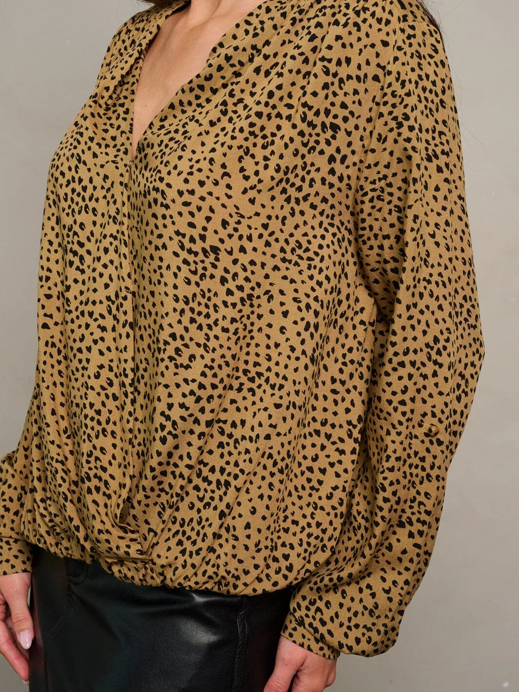 WOMEN'S LONG SLEEVE SURPLICE ANIMAL PRINT BLOUSE TOP