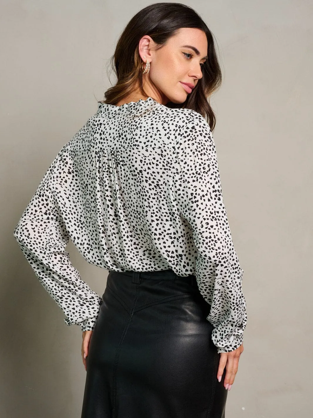 WOMEN'S LONG SLEEVE SURPLICE ANIMAL PRINT BLOUSE TOP
